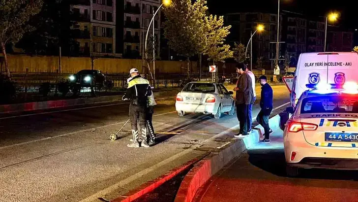 Malatya’da Feci Kaza: İki Otomobilin Peş Peşe Çarptığı Yaya Hayatını Kaybetti