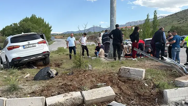 Malatya'da Kavşakta Çarpışma: 3 Yaralı