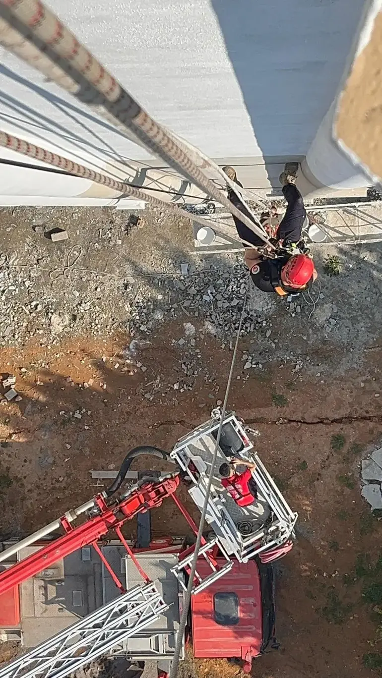 Mersin’de Can Pazarı: 10. Katta Asılı Kalan İşçiler İçin "Dağcı" Operasyonu