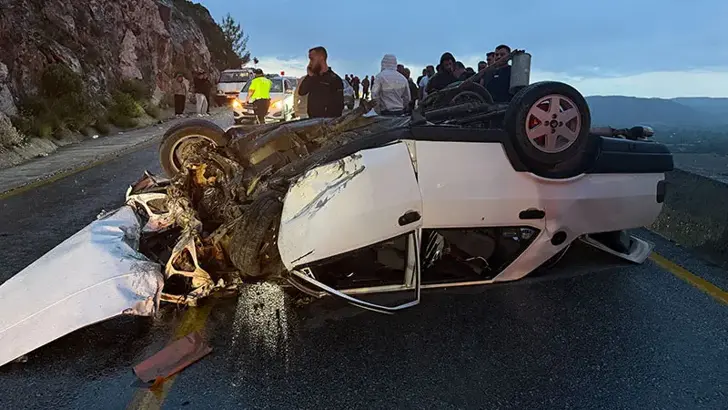 MUĞLA'DA KORKUNÇ KAZA: OTOMOBİL TAKLA ATTI, 5 YARALI