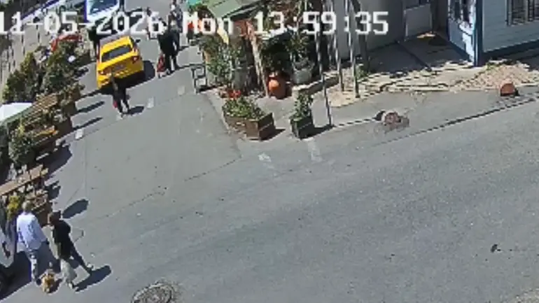 Şişli’de Korkutan Kaza: Geri Manevra Yapan Taksi Yaşlı Kadını Altına Aldı