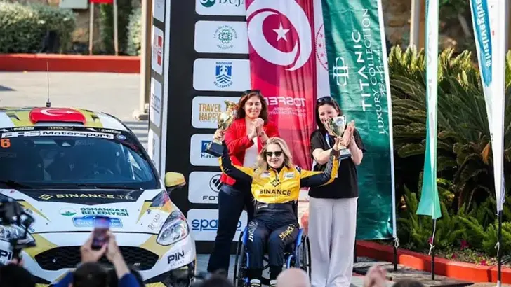 Türkiye’nin İlk Engelli Kadın Ralli Pilotu Kübra Denizci Keskin’den Bodrum’da Çifte Kupa