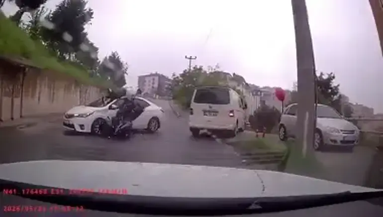 Zonguldak'ta İnanılmaz Kaza Kamerada: Havaya Savrulup Otomobilin Tavanına Düştü