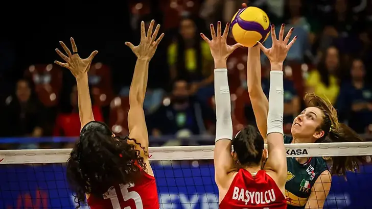 A Milli Kadın Voleybol Takımımız Milletler Ligi'nde İtalya'ya 3-1 Mağlup Oldu