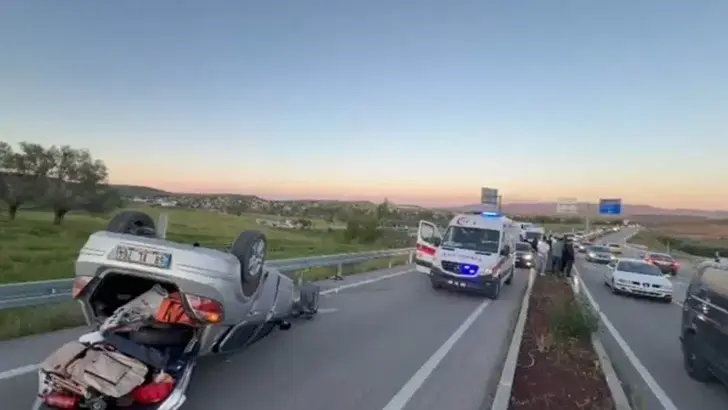 Aksaray'da Piknik Dönüşü Korkutan Kaza: Otomobil Takla Attı, 4'ü Çocuk 7 Yaralı