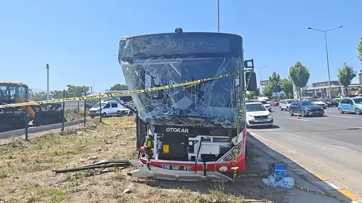 Ankara'da Feci Kaza: Belediye Otobüsü ile Hafif Ticari Araç Çarpıştı, 1 Ölü, 9 Yaralı