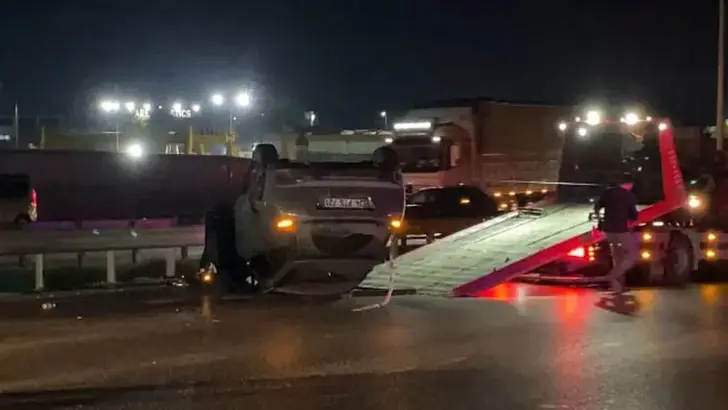 Arnavutköy'de 4 Aracın Karıştığı Zincirleme Kaza: Otomobil Takla Attı, 1 Yaralı