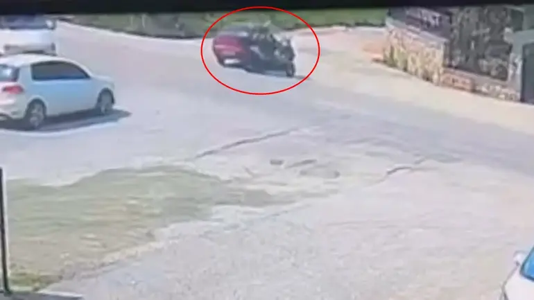 Bursa İnegöl’de Korkutucu Kaza: Otomobille Çarpışan Motosikletli Yaralandı, O Anlar Kamerada