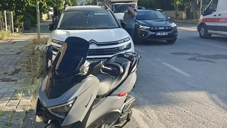 Bursa'da Direksiyon Başında Fenalaşan Motosiklet Sürücüsü Kaza Yaptı: Aort Damarı Yırtıldı