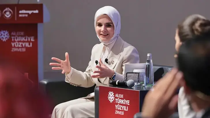 Evlenen Çiftlere Aile ve Gençlik Fonu'ndan 1 Milyar 52 Milyon Liralık Dev Destek: Şartlar ve Miktarlar Güncellendi