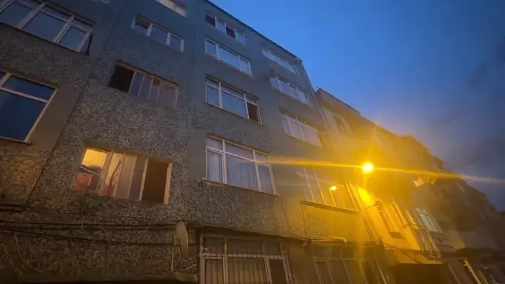 Fatih'te Feci Olay: Cam Silerken 5. Kattan Düşen Kadın Hayatını Kaybetti