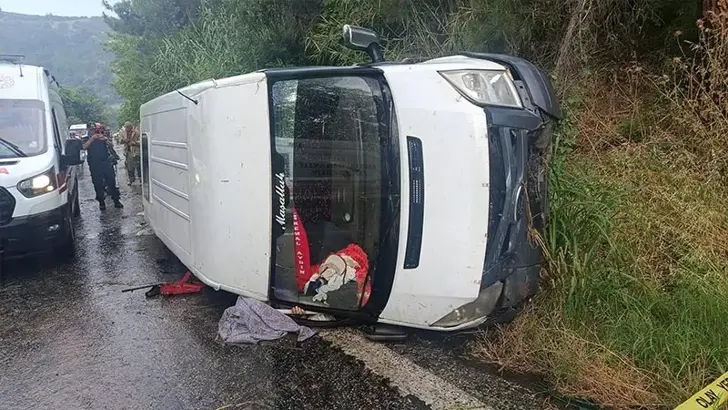 İzmir’de İşçi Servisi Şarampole Devrildi: 1 Ölü, 10 Yaralı