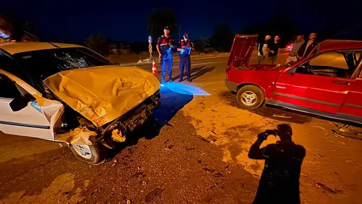 Kastamonu'da İki Otomobil Çarpıştı: 4'ü Çocuk 7 Yaralı