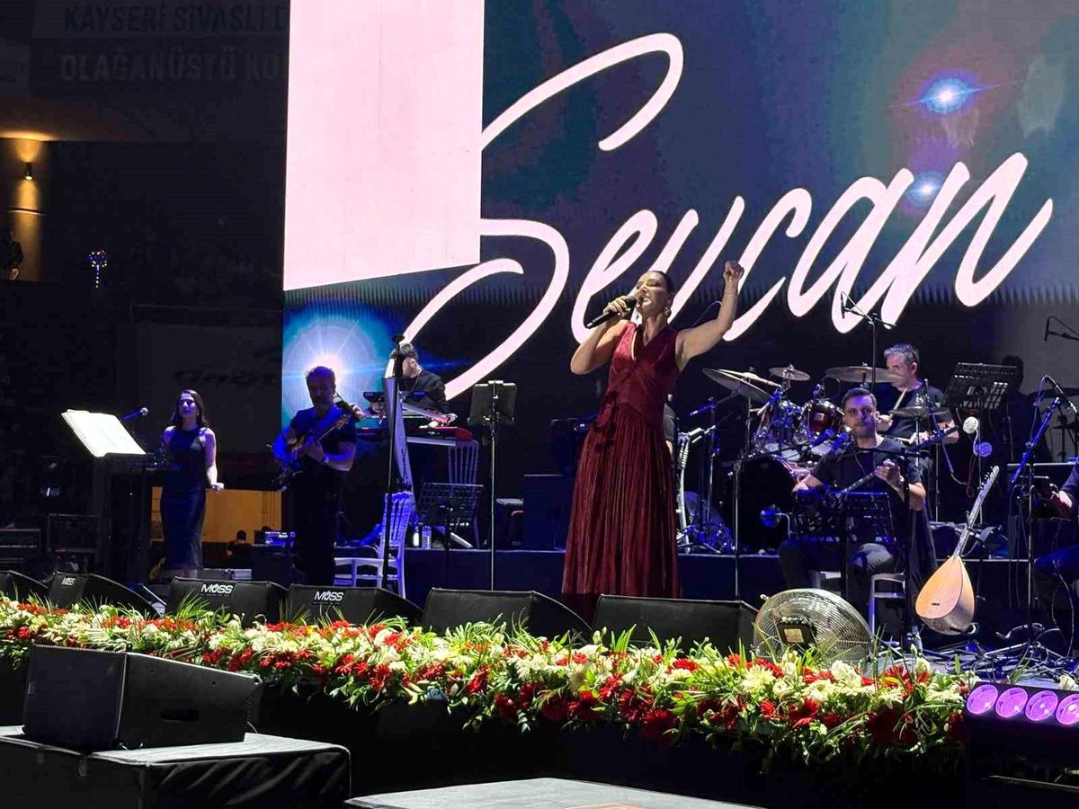 Kayseri'de Sevcan Orhan Rüzgarı: Kongre Sonrası Unutulmaz Konser
