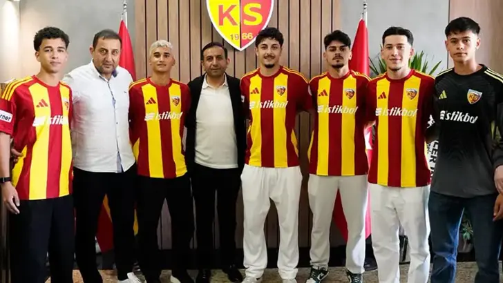 Kayserispor'dan Geleceğe Yatırım: Altyapıdan 6 Genç Yetenekle Profesyonel Sözleşme İmzalandı
