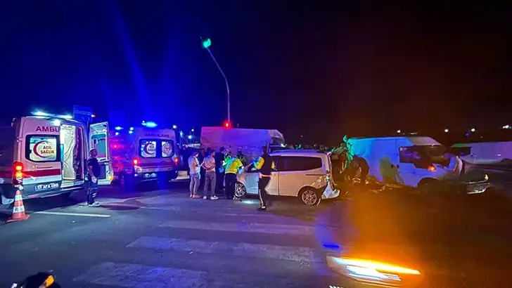 Niğde'de Korkutan Zincirleme Kaza: 1'i Ağır 10 Yaralı