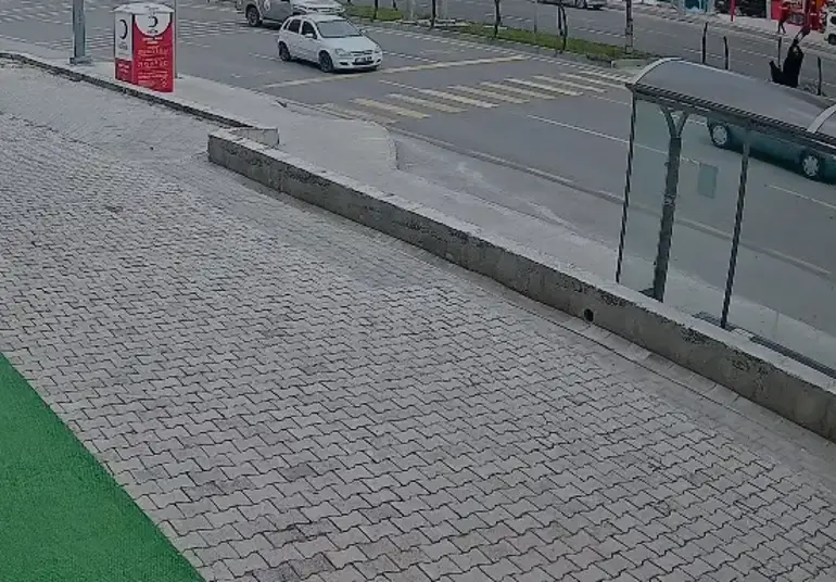 Niğde’de Yaya Geçidinde Dehşet: Otomobilin Çarptığı Kadın Yaşam Mücadelesi Veriyor, Sürücü Serbest