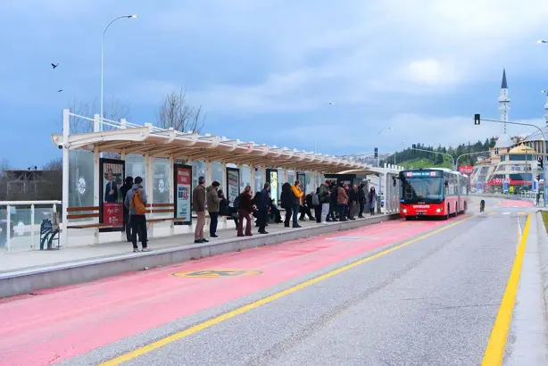 Sakarya'da Metrobüs 1 Yaşında: Bir Yılda 3 Milyon 650 Bin Yolcu Taşındı