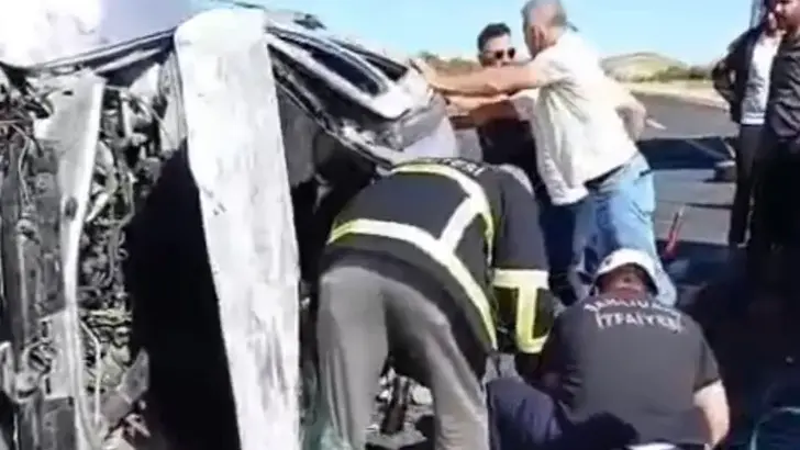Şanlıurfa'da Otomobil Karşı Şeride Geçip Takla Attı: 2 Ölü, 2 Yaralı