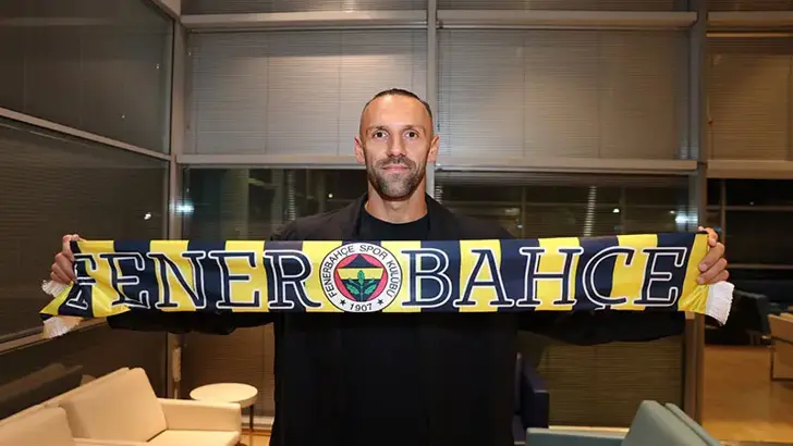 Yuvaya Dönen Vedat Muriqi, Fenerbahçe İçin İstanbul'da