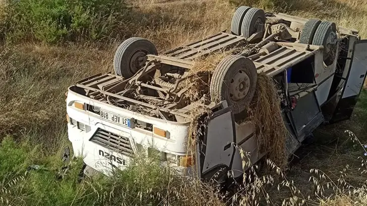 Amasya'da Tarım İşçilerini Taşıyan Minibüs Devrildi: 6’sı Çocuk, 16 Yaralı