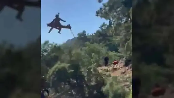 Antalya'da Dağlık Arazide Kaza: Yaralı Vatandaş Askeri Helikopterle Kurtarıldı