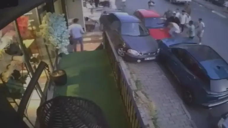 Arnavutköy'de Fren Yerine Gaza Basan Sürücü Dehşet Saçtı: O Anlar Kamerada