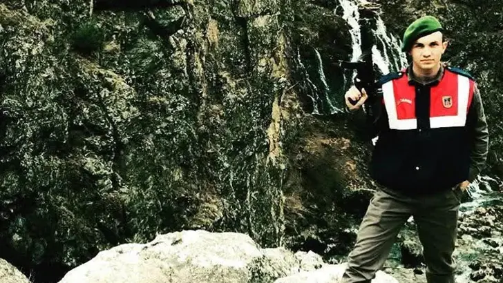 Aydın'da Yürek Yakan Kaza: Uzman Çavuş, Amcasının Otomobiliyle Çarpışarak Hayatını Kaybetti