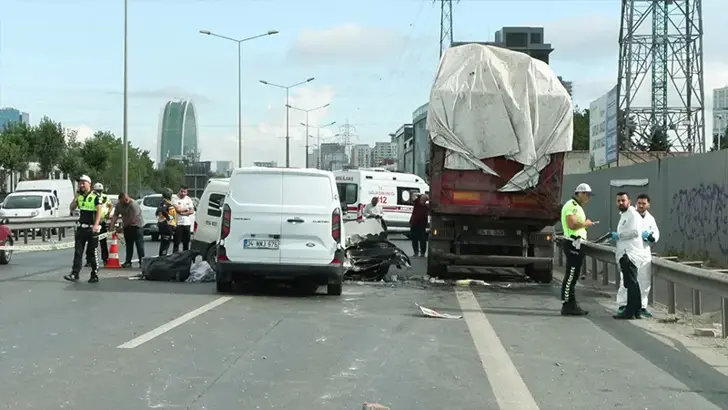 Bahçelievler'de İhmal Can Aldı: Yola Bırakılan Tuğla Zincirleme Kazaya Neden Oldu, 1 Ölü