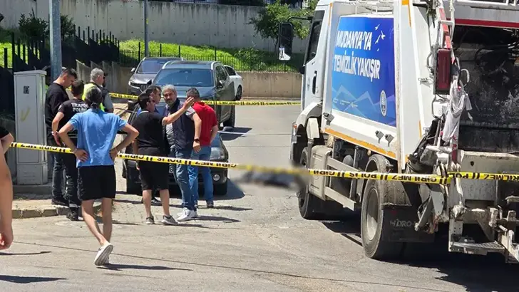 Bursa'da Feci Kaza: Çöp Kamyonunun Altında Kalan Yaşlı Adam Hayatını Kaybetti