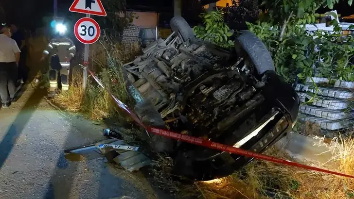 Bursa'da Korkutan Kaza: Kontrolden Çıkan Otomobil Takla Attı, 2 Yaralı
