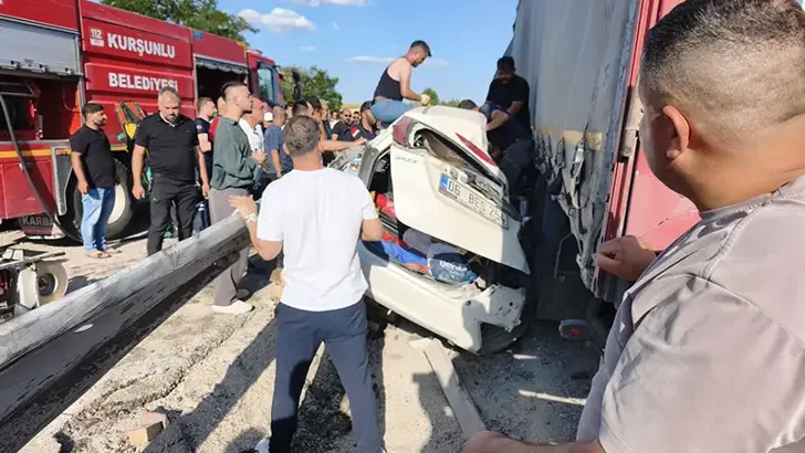 Çankırı'da Zincirleme Kaza: Lastiği Patlayan TIR Ortalığı Savaş Alanına Çevirdi, 4 Yaralı