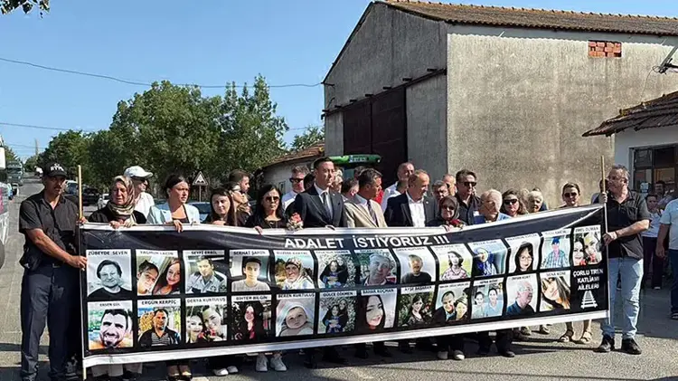Çorlu Tren Katliamının 8. Yılında Gözyaşı ve Adalet Çağrısı: Kaybedilen 25 Can Törenle Anıldı
