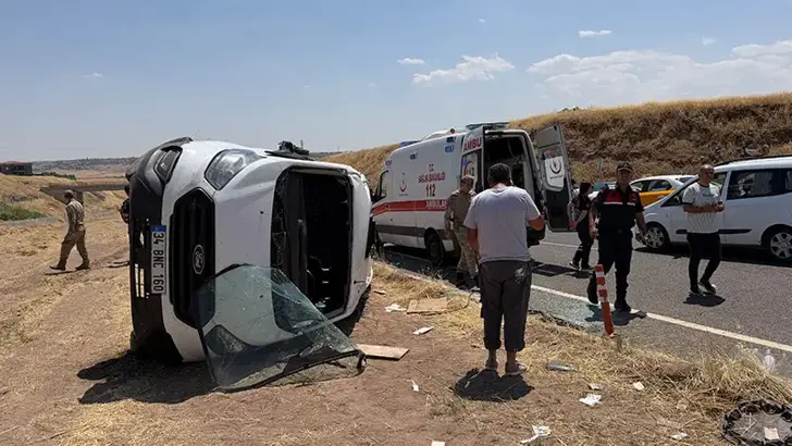 Diyarbakır'da Korkutan Kaza: Özel Eğitim Öğrencilerini Taşıyan Servis Otomobille Çarpıştı, 19 Yaralı