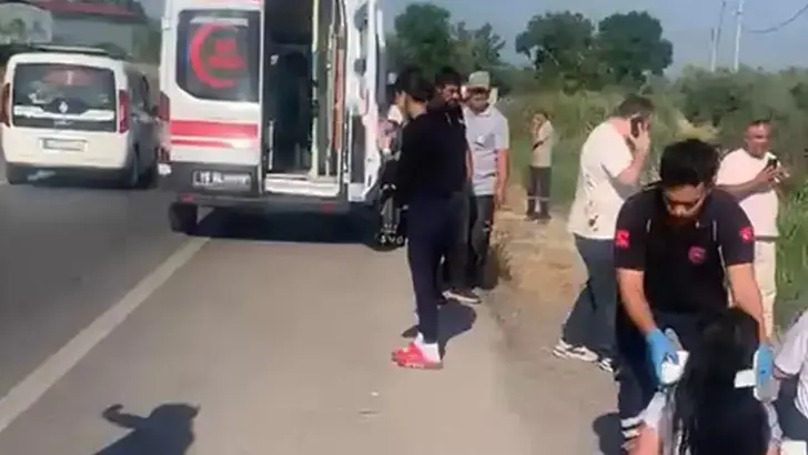 Gemlik'te Korkutan Kaza: İşçi Servisi ile Otomobil Çarpıştı, 15 Yaralı