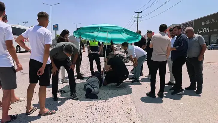İnegöl'de Ters Yön Kazası: Yaralı Sürücüye Esnaftan 'Şemsiyeli' Siper