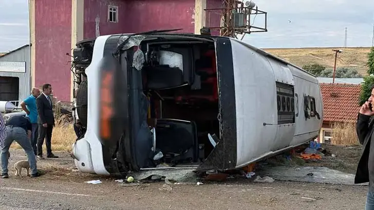 Kırıkkale'de Feci Kaza: Yolcu Otobüsü Devrildi, 1 Ölü, 40 Yaralı