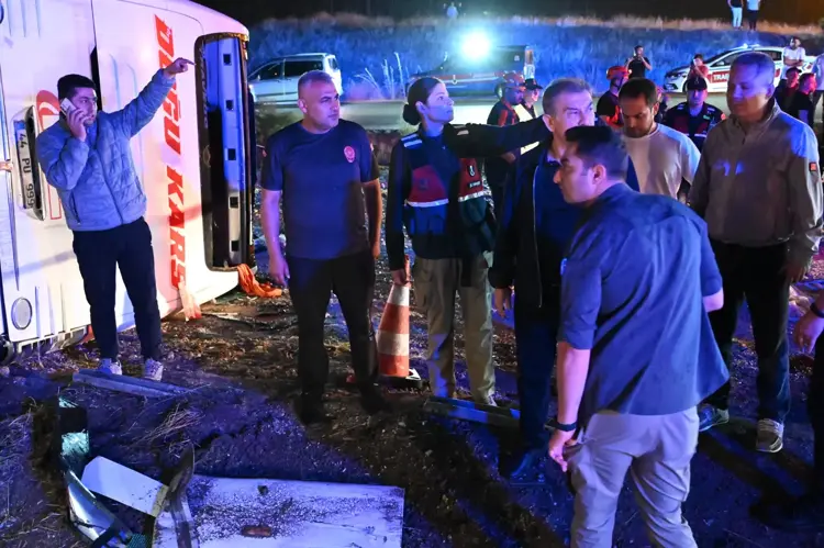 Kırıkkale'de Korkutan Kaza: Yolcu Otobüsü Devrildi, 40 Yaralı