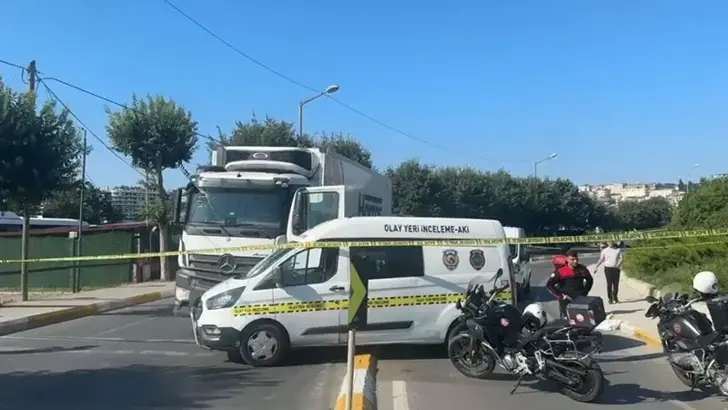 Küçükçekmece'de Feci Kaza: Kamyonun Çarptığı Kadın Hayatını Kaybetti