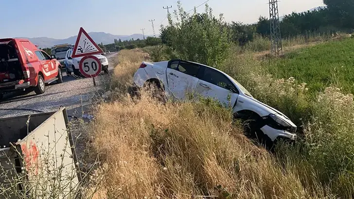 Malatya'da Kamyonet ile Otomobil Çarpıştı: 1'i Çocuk 3 Yaralı