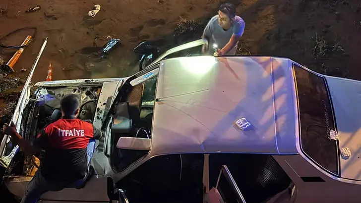 Osmaniye’de Korkutan Kaza: Otomobil Köprüden Sulama Kanalına Uçtu (4 Yaralı)