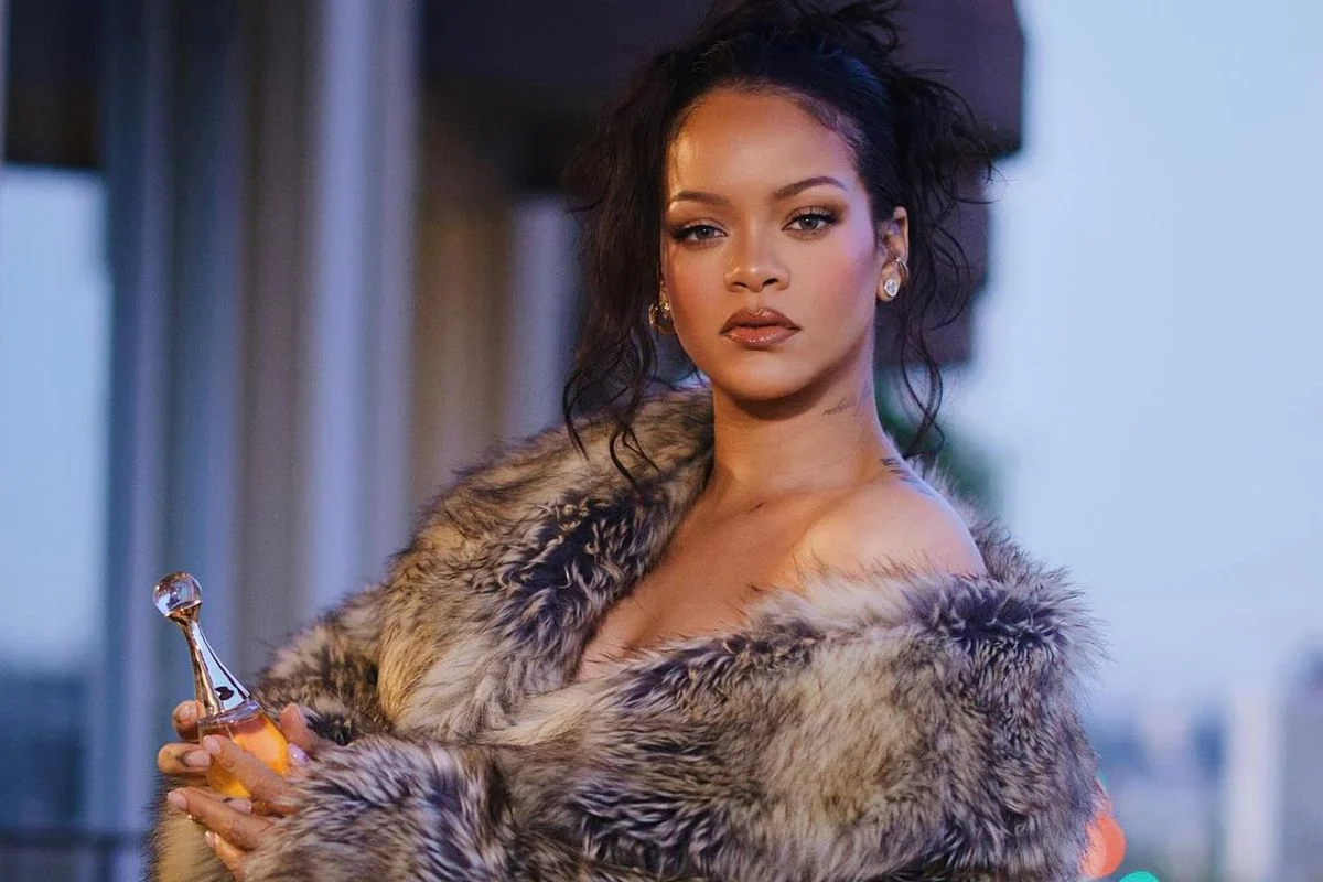 Rihanna’dan Sosyal Medyada Sürpriz Hamle: Ankara Esenboğa Havalimanı’nı Takibe Aldı