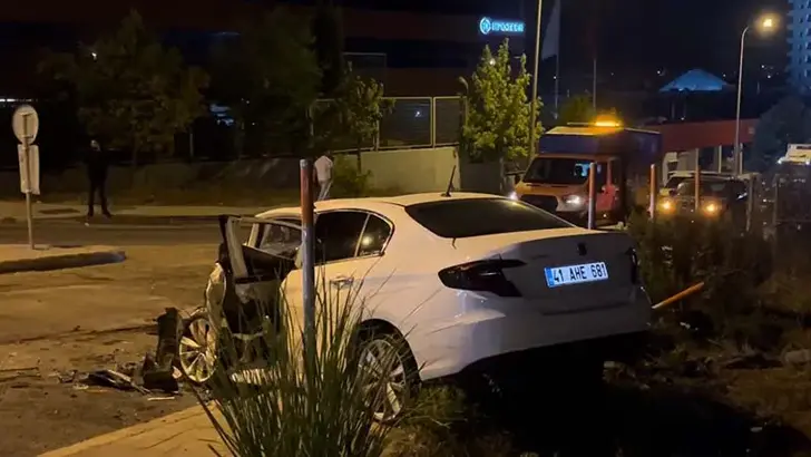 Sancaktepe'de 3 Aracın Karıştığı Zincirleme Kaza: 5 Yaralı