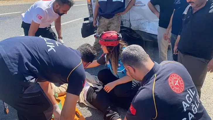 Şanlıurfa’da Korkutan Kaza: Otomobil Yolcu Minibüsüne Çarptı, 12 Yaralı