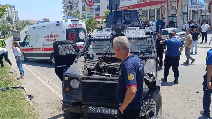 Şırnak'ta Zırhlı Araç Kazası: Takla Atan Polis Aracındaki 2 Memur Yaralandı