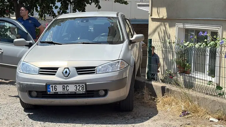 Tekirdağ'da İlginç Kaza: El Freni Çekilmeyen Otomobil İstinat Duvarında Asılı Kaldı