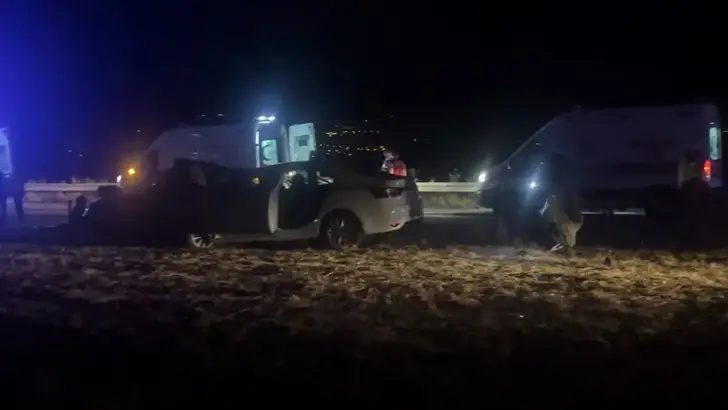Tokat'ta İki Otomobil Çarpıştı: 1'i Ağır 9 Yaralı