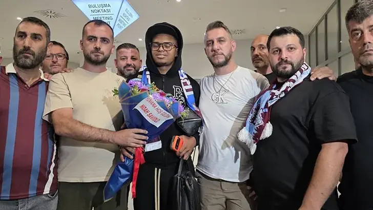 Trabzonspor'un Yeni Transferi Noah Saviolo Trabzon'da Coşkuyla Karşılandı