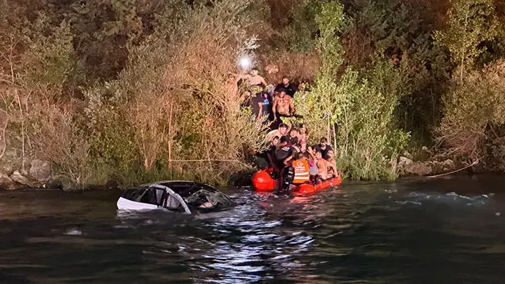 Tunceli'de Munzur Nehri’ne Uçan Araçta Can Pazarı: 1'i Ağır 2 Yaralı