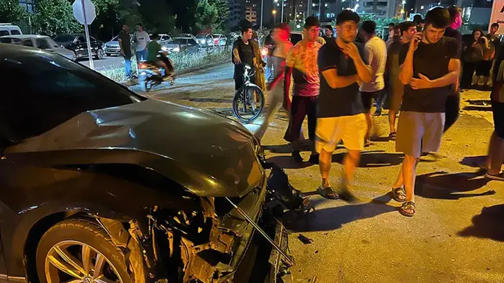 Adana'da Zincirleme Kaza: 3 Otomobil Çarpıştı, 2'si Ağır 7 Yaralı